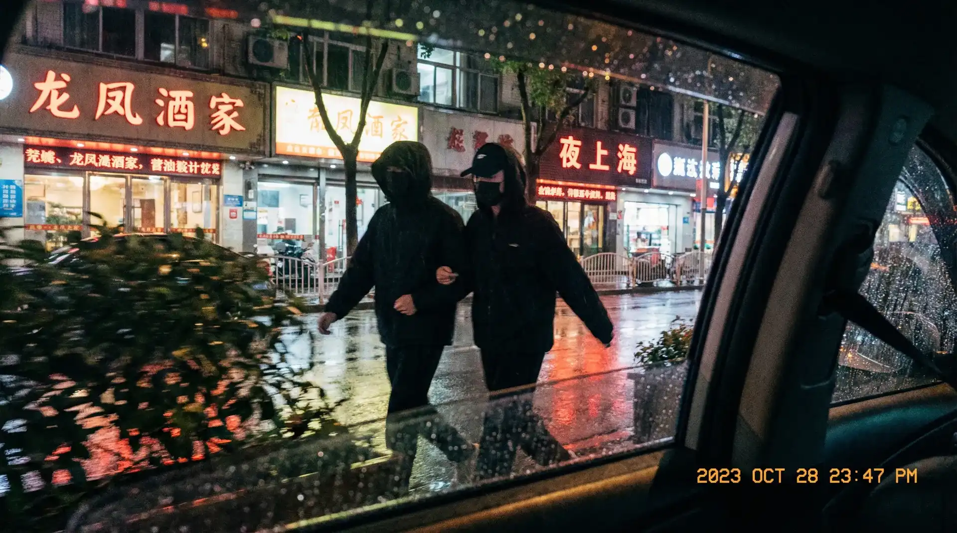人妻　動画 - 顶流明星深夜密会现场抓拍照片
